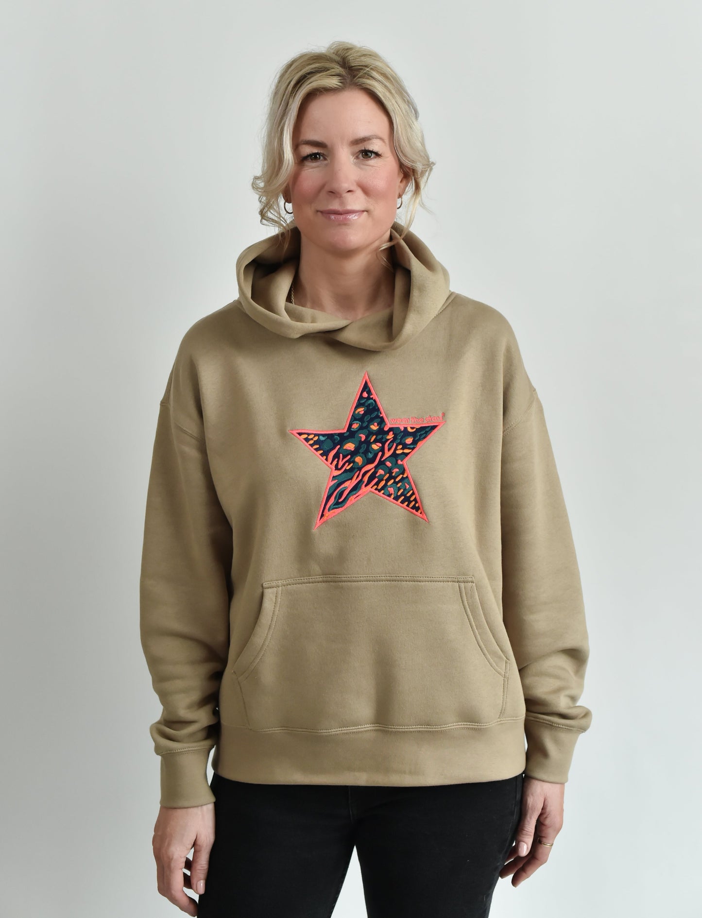 Sand hoodie with jazzy embroidered star