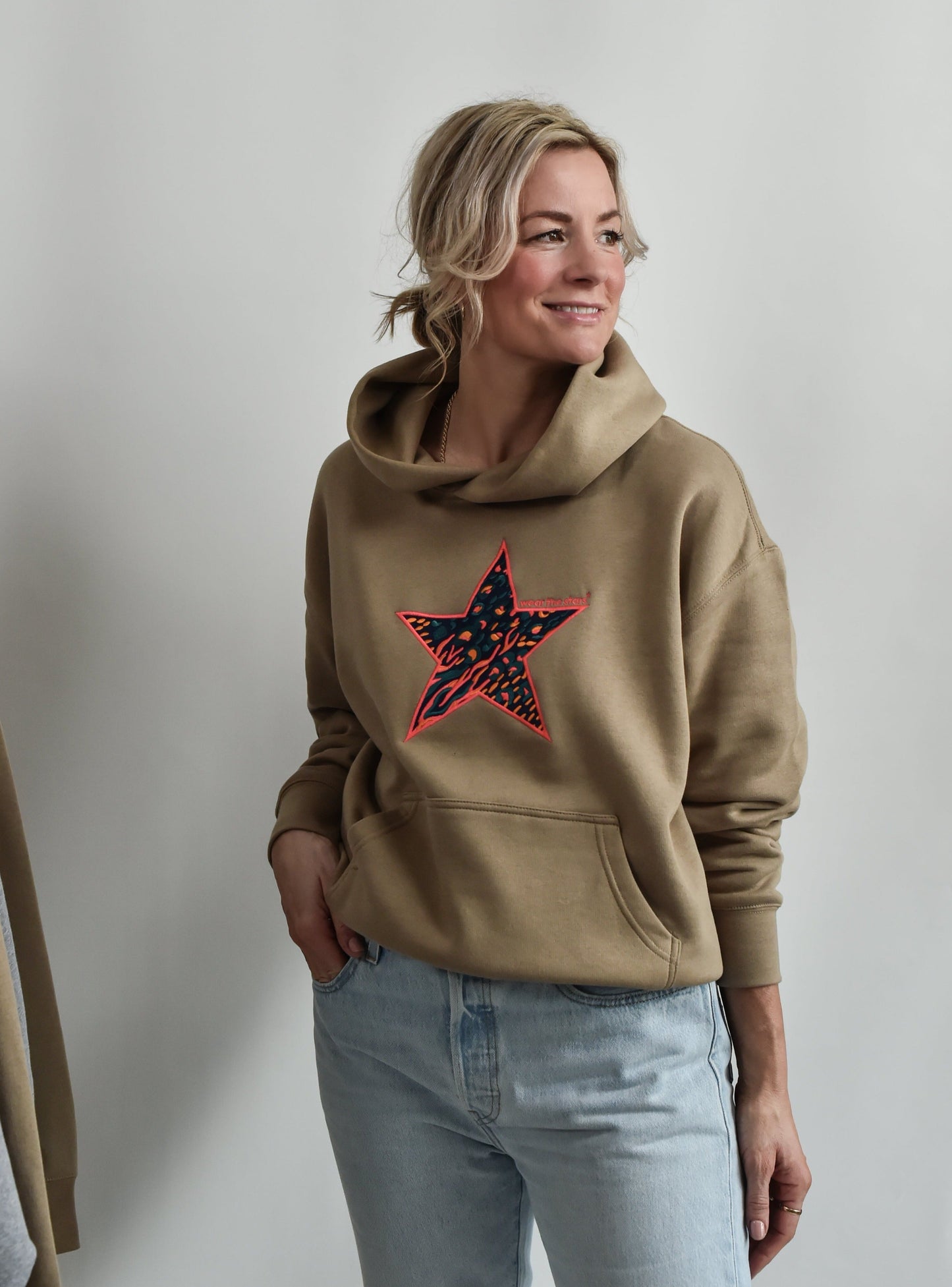 Sand hoodie with jazzy embroidered star