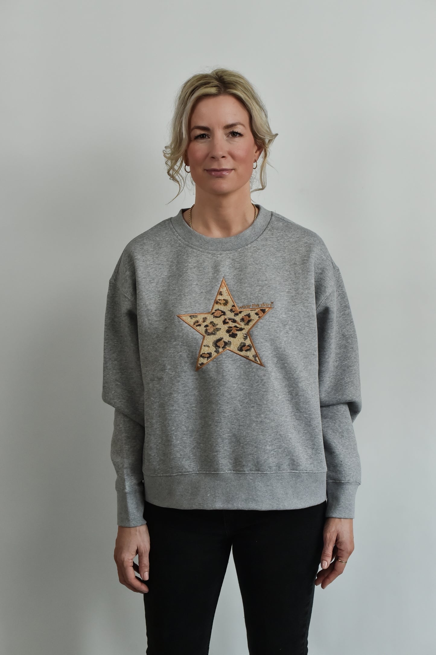 Grey sweatshirt with leopard embroidered star