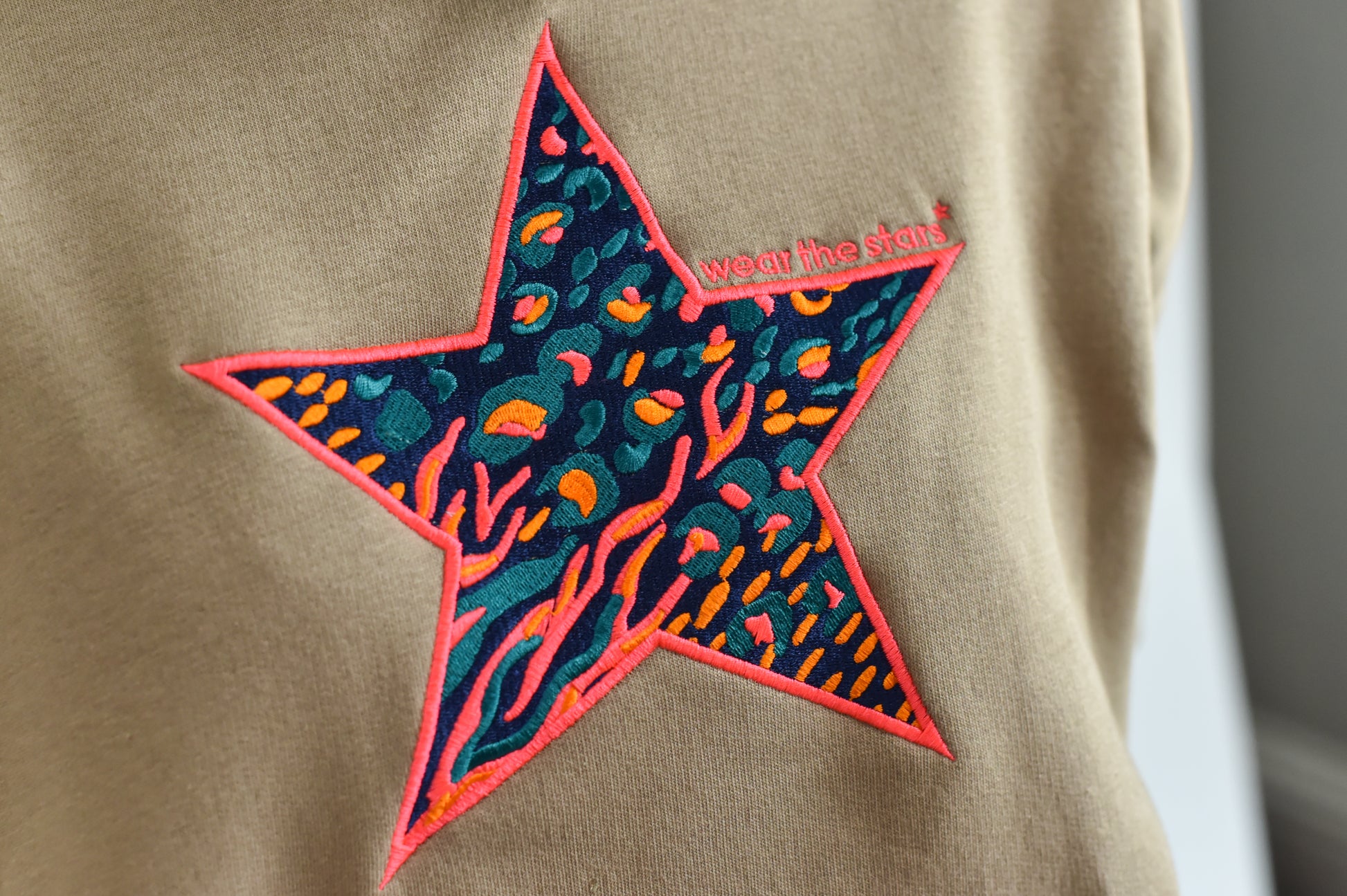 Sand hoodie with jazzy embroidered star